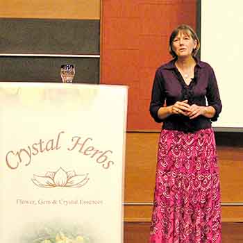 Catherine Keattch on stage presenting the Crystal herbs workshop in Chile